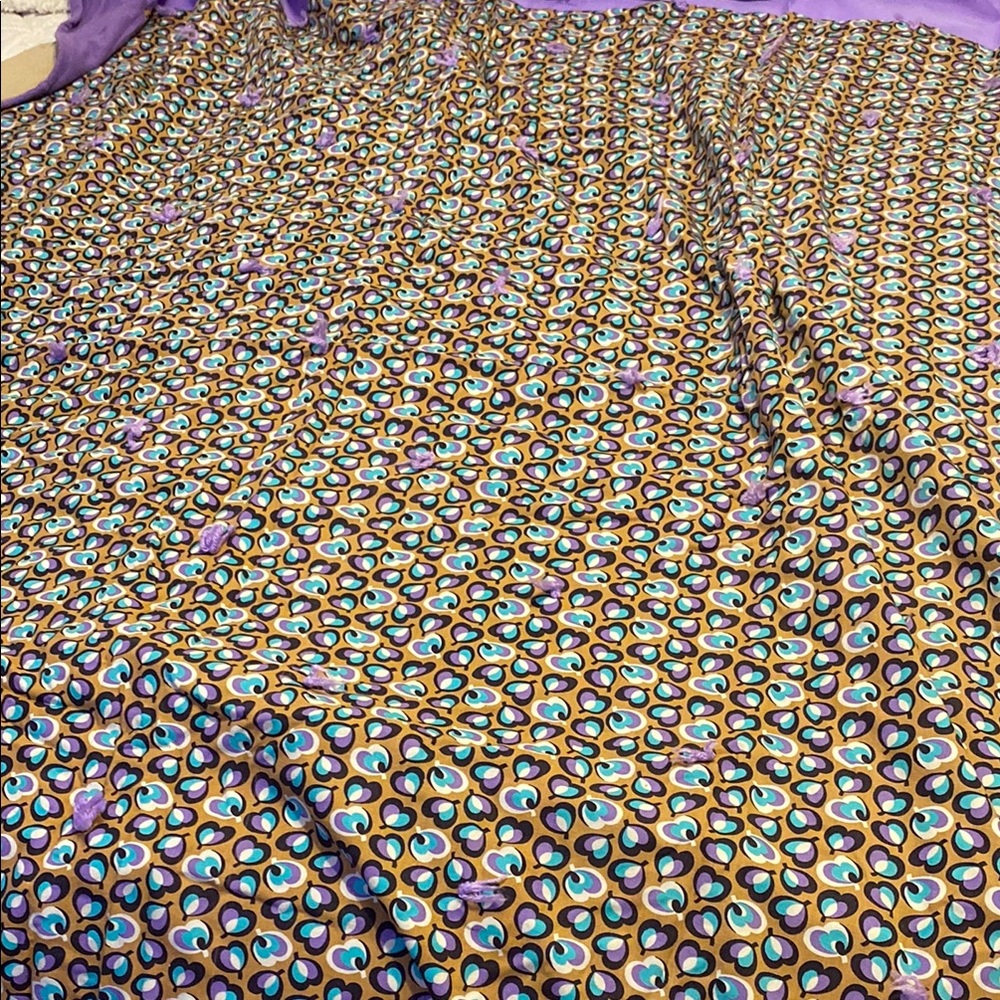 Handmade quilt from 1970 in good condition. No stains or rips.  56x77